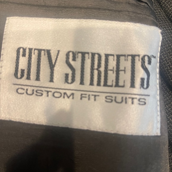 Mens gray suit jacket with matching trousers. - Picture 4 of 5